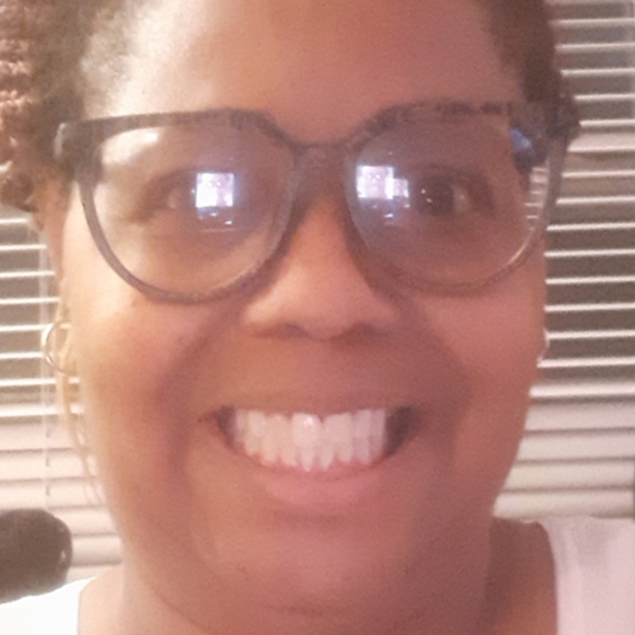 Meet your Posher, Tina - Picture 2 of 2